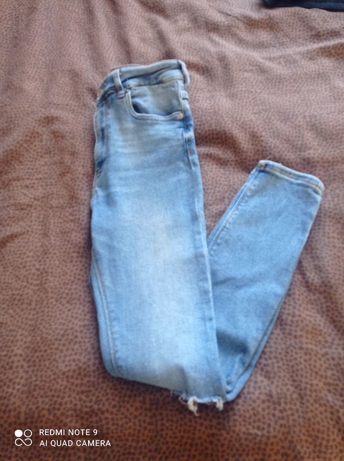 Jean slim Zara taille haute 36 ou S en tbe - photo numéro 4