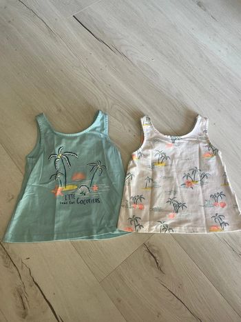 Deux débardeurs
