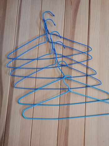 6 cintres métal gainé plastique