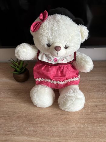 Grosse peluche nounours blanc robe rose