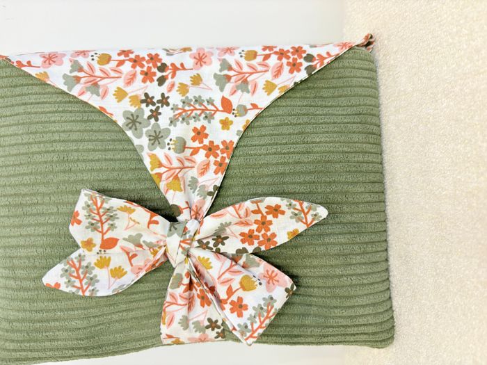 Pochette à livre velours côtelé Kaki fleurie - photo numéro 6