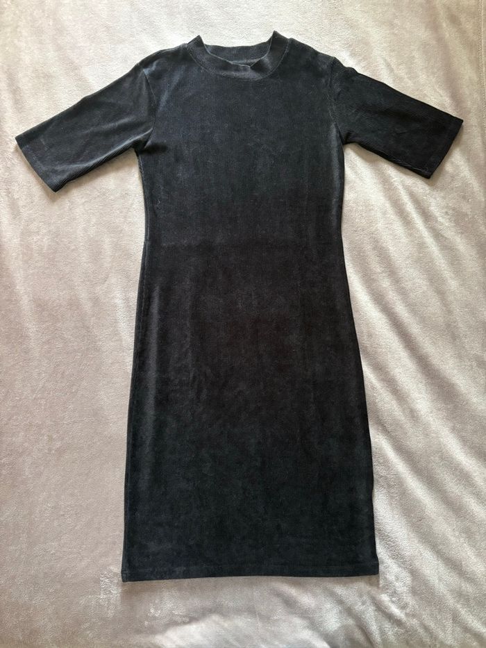 Robe noir femme Zeeman taille 38 en très bon état.