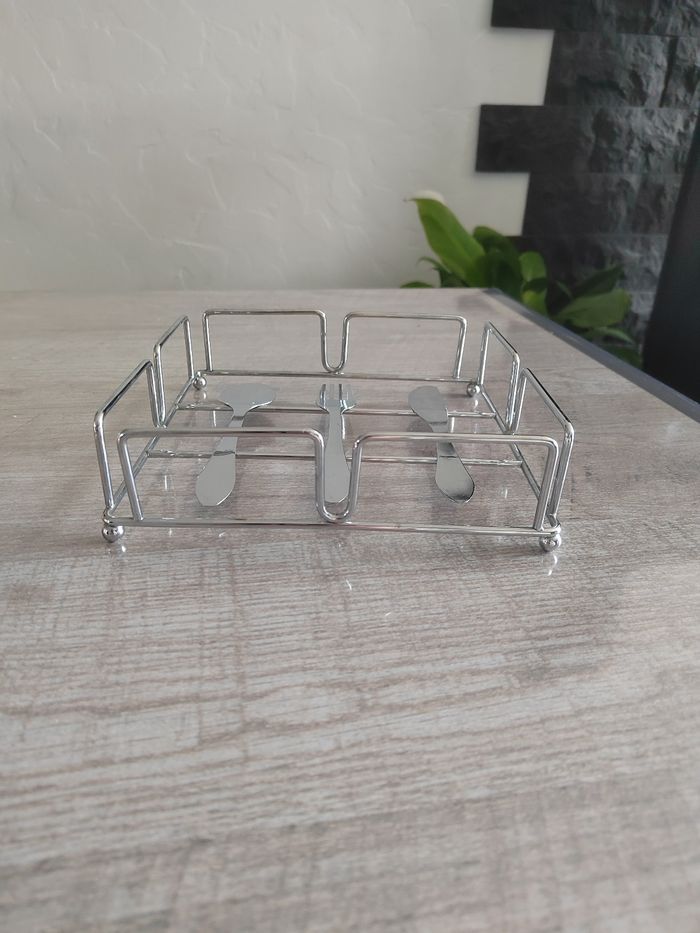 Support serviettes en inox avec dessin couverts - photo numéro 4