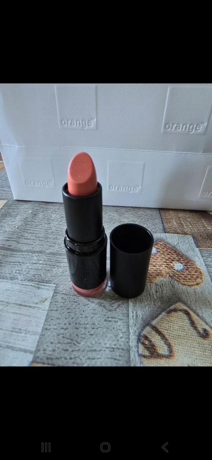 Rouge à lèvres - photo numéro 3