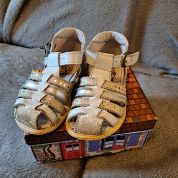 Jolies sandales Bellamy fille Pointure 23