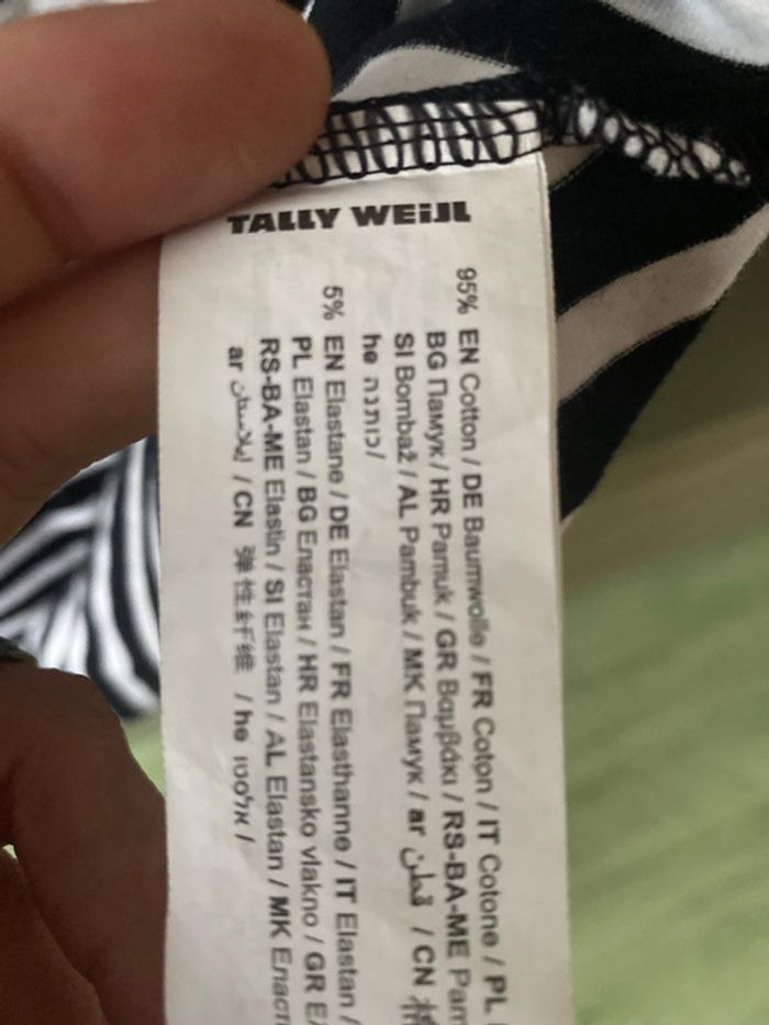 Robe cintrée taille M - photo numéro 4