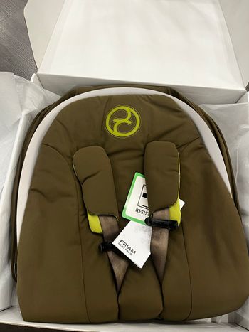 Assise priam4 et Epriam2 khaki Green dernière version cybex jamais utilisé