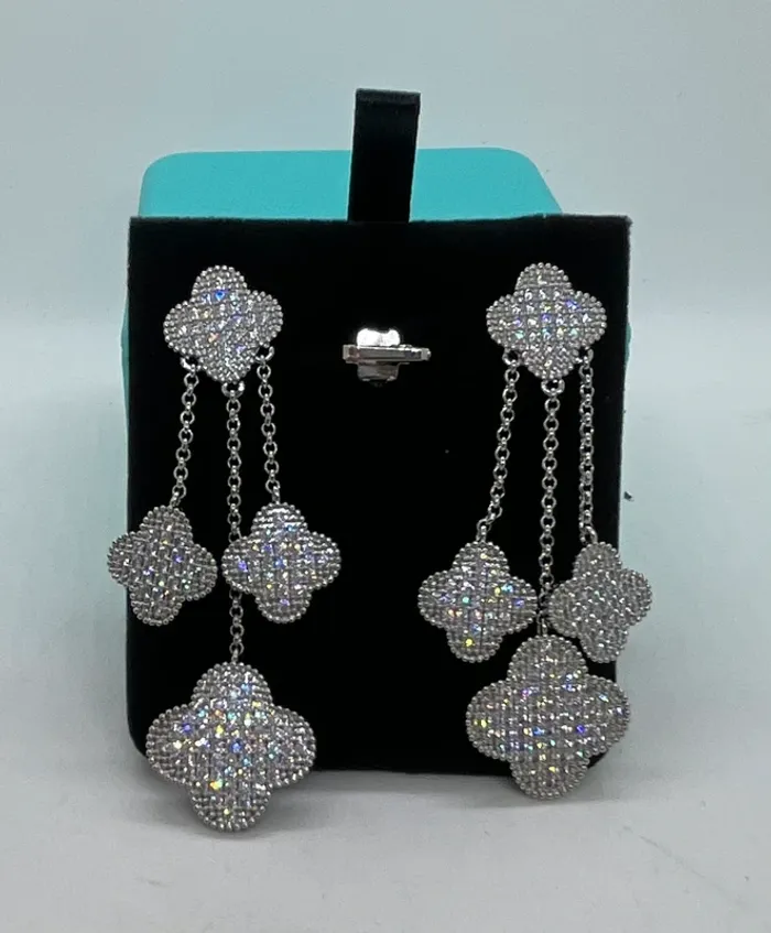 Boucles d’oreilles pendantes trèfles argentées - photo numéro 2