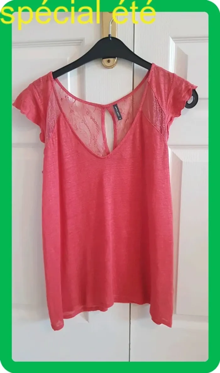 T shirt avec dentelle taille M