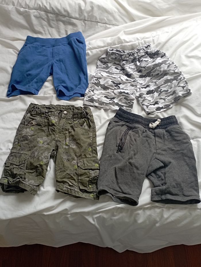 Lot 4 short/pantacourts marques diverses 6 ans 10€