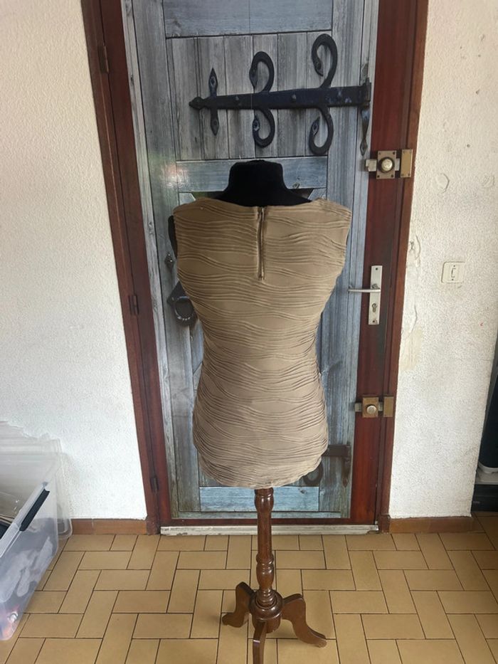 Jolie robe près du corp Version Féminin - photo numéro 3