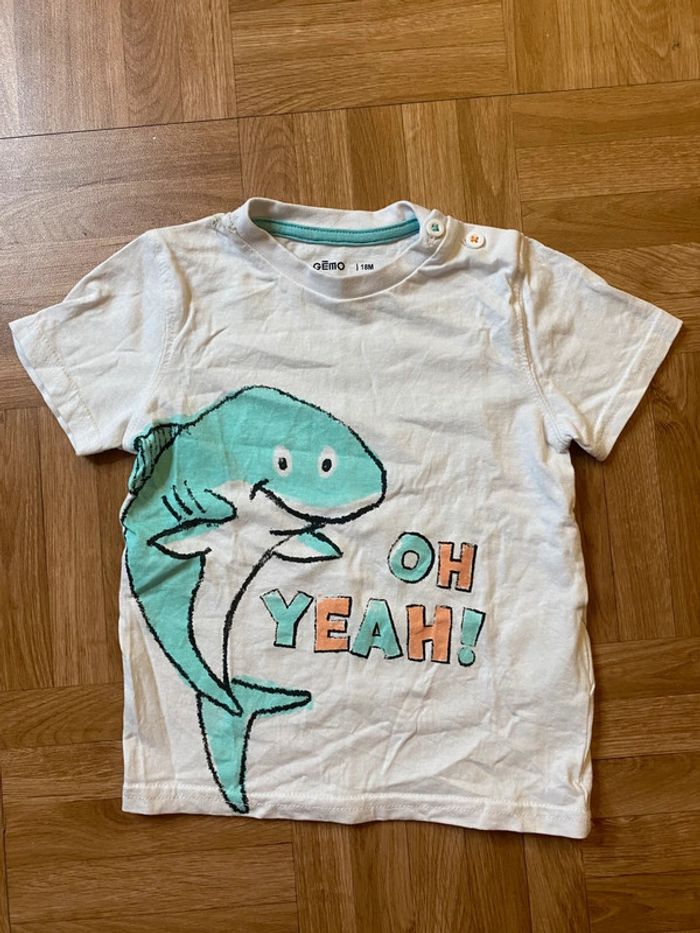 T-shirt motifs requin taille 18 mois Gémo