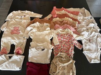 Lot 25 pièces fille 1 mois 