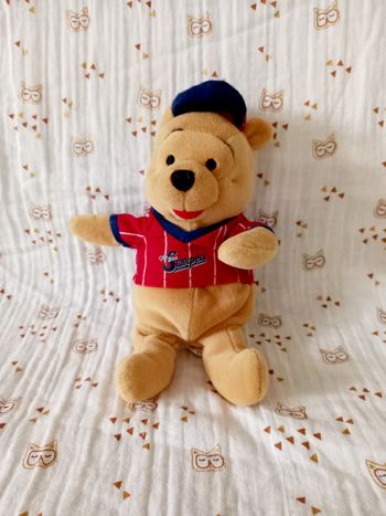 Peluche doudou Winnie L'ourson Baseball
