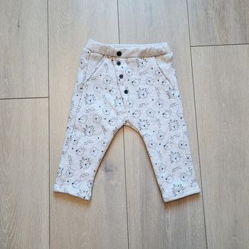 Pantalon détente gris chiné, intérieure très doux. Garçon 12 mois. Marque Disney