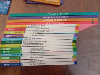 Livres McDo neuf dont 4 super club des mini aventuriers, à l'unité