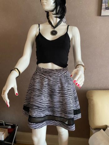 Jupe patineuse zébrée T38 Guess