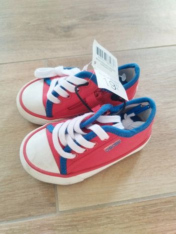 Baskets rouge et bleu garçon 20 neuves