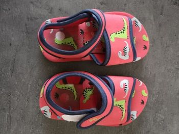 Sandales dinosaure pointure 24