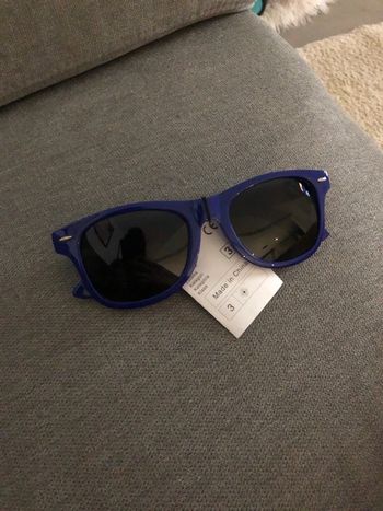 Lunettes de soleil neuves bleu