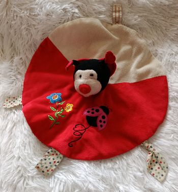 Doudou rond plat coccinelle rouge et blanc - fleurs- Roda