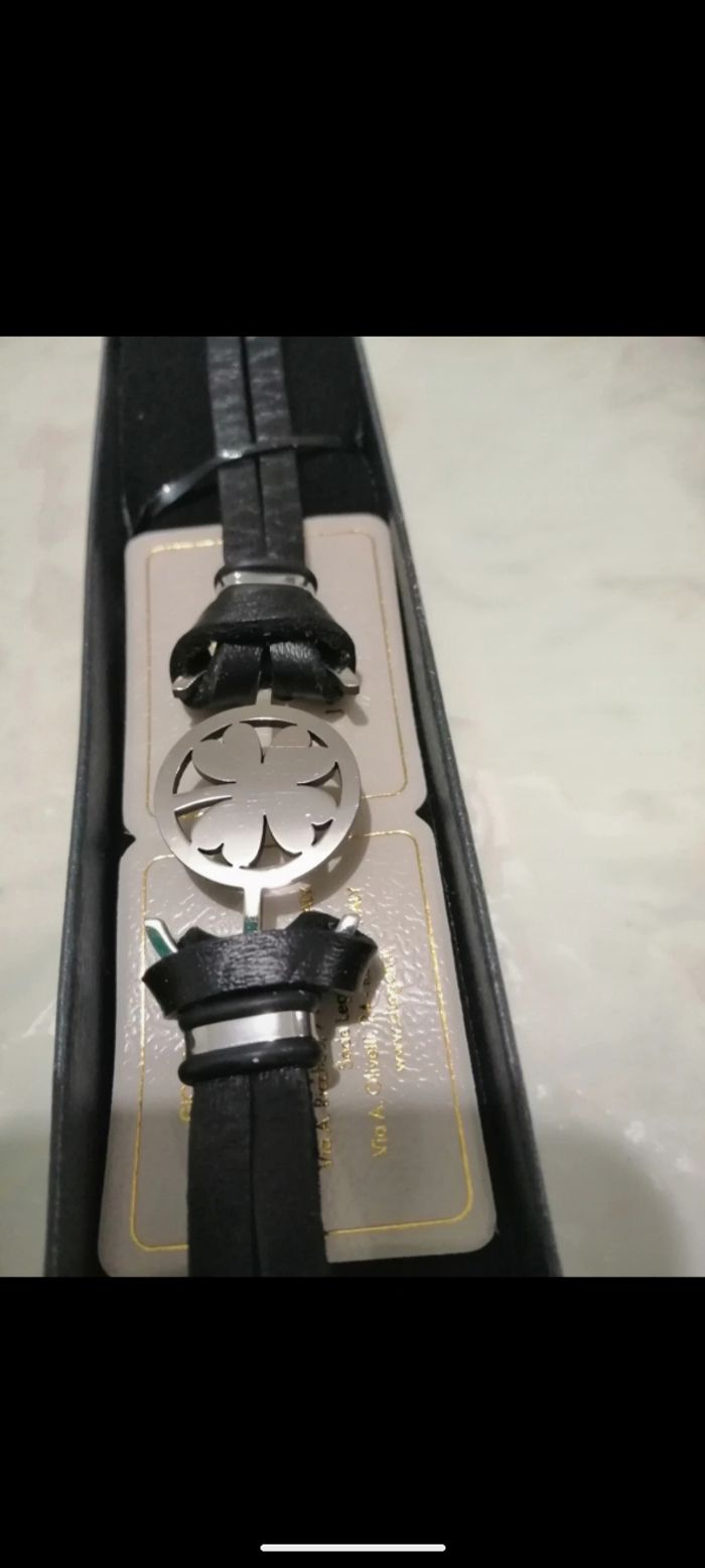 Beau bracelet Gioyes en simili cuir.