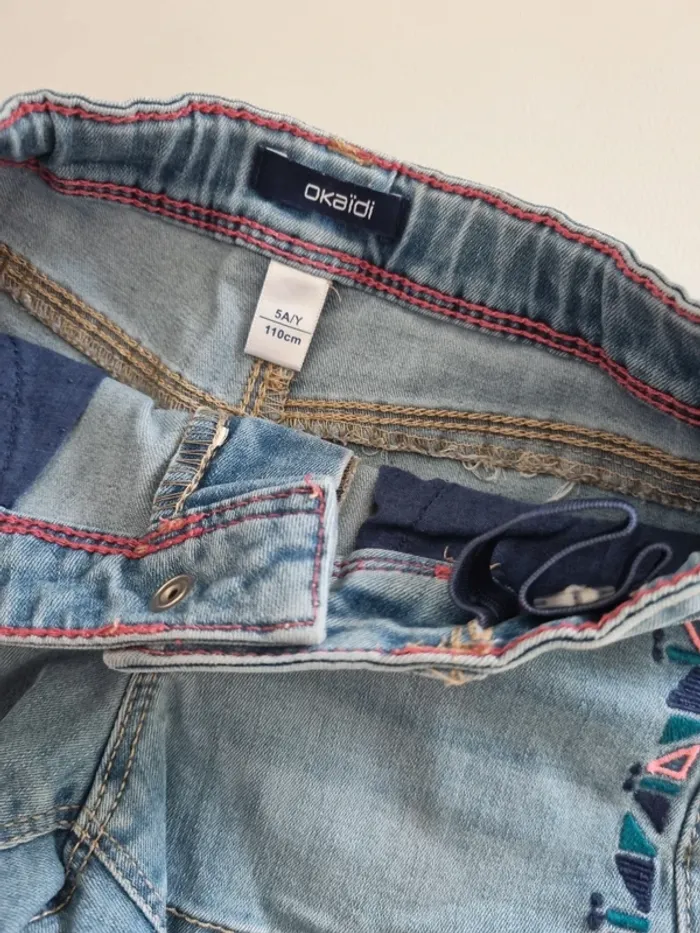 Short en jean okaidi brodé - photo numéro 2