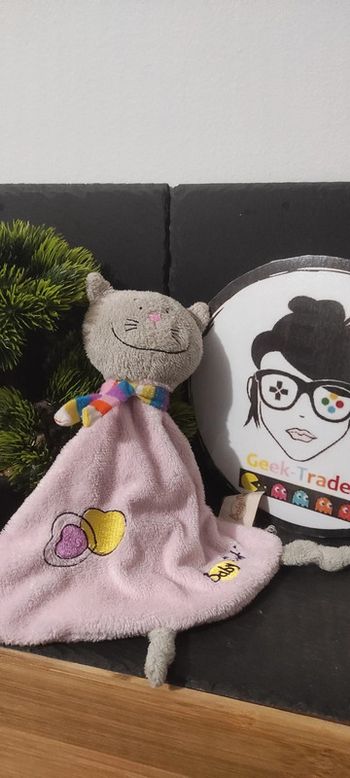 doudou baby nat chat coeurs triangle écharpe rose jaune gris Noeuds Bleu Rouge