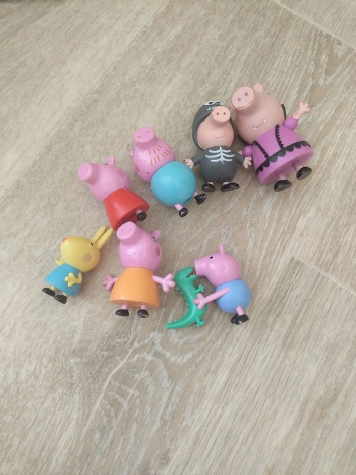 Lot de 7 figurines famille Peppa pig