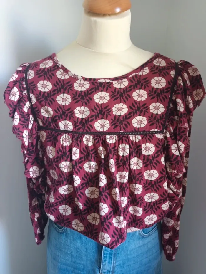 Blouse à fleurs avec volants au niveau des épaules - photo numéro 3