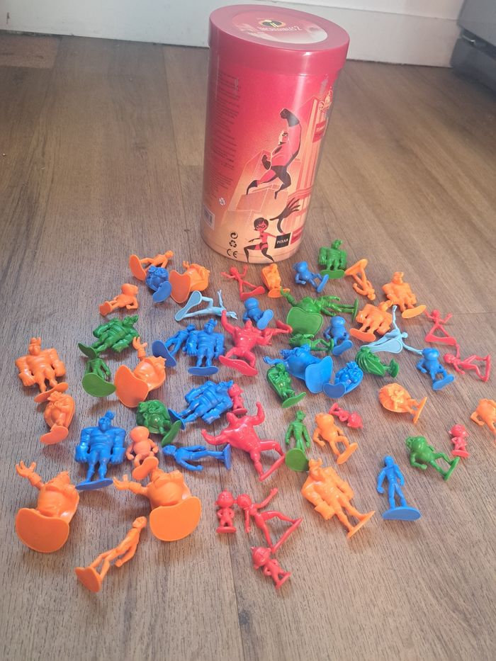 Lot figurine indestructible