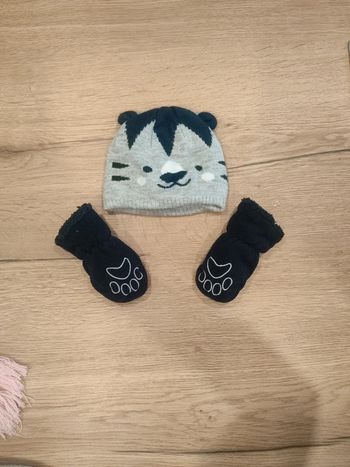 Bonnet et moufles 12/18 mois