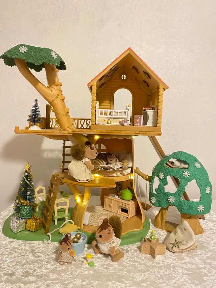 Chalet cabane, maison arbre Sylvanian, familier, écureuil Noël