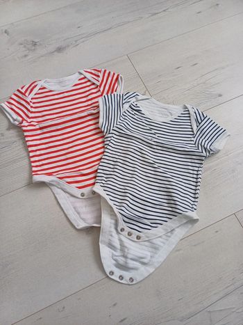 Lot 2 bodys rayé 12 mois Primark