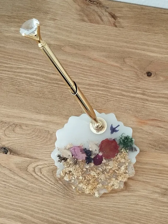 idée cadeau porte-stylo en résine coquillages et fleurs séchées abr017