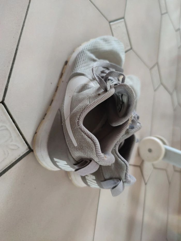 Nike grises - photo numéro 7
