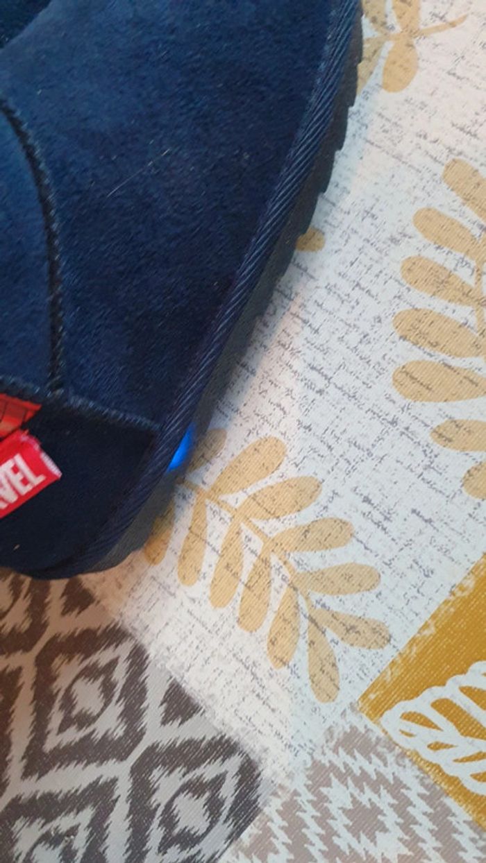 Bottines Marvel Spiderman taille 30-31 - photo numéro 3