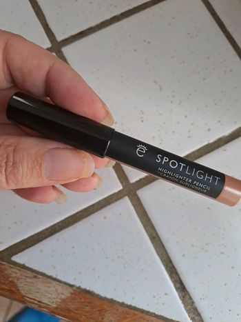 Highlighter sourcils