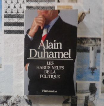 Les habits neufs de la politique par Alain Duhamel Ed. Flammarion