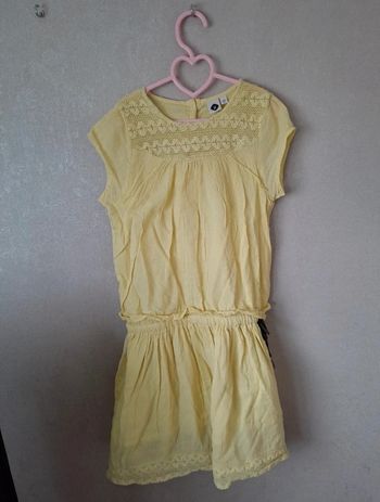 Jolie robe sans lanches pour l été Taille 10 ans