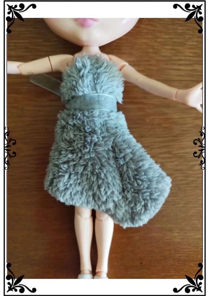 Robe grise dress pour poupée doll Blythe - photo numéro 3