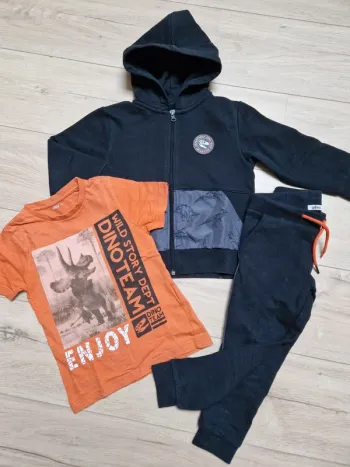 Jogging + T-shirt dinosaure