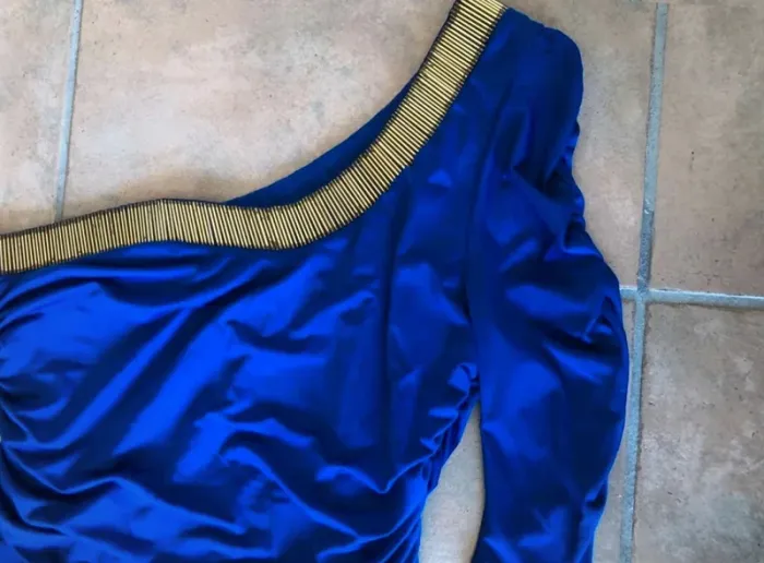 Robe  classe Asos  (40)  en parfait  état - photo numéro 3