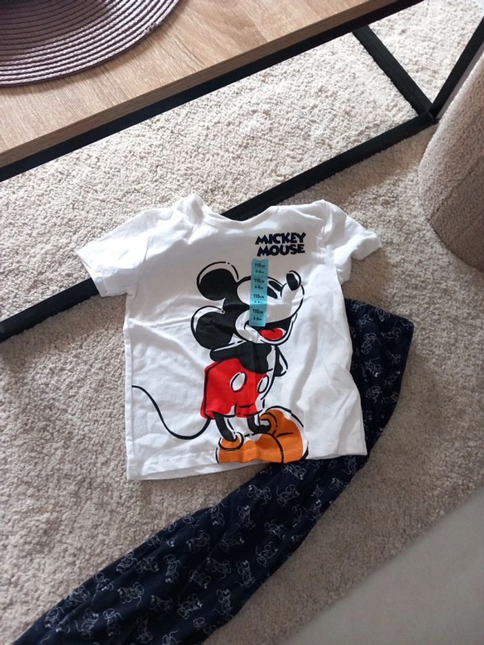 Magnifique pyjama Mickey disney 5/6 ans - photo numéro 2