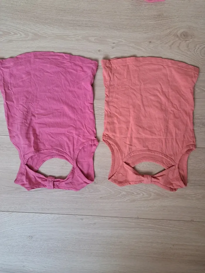 Lot débardeurs/ t-shirt 4A - photo numéro 2