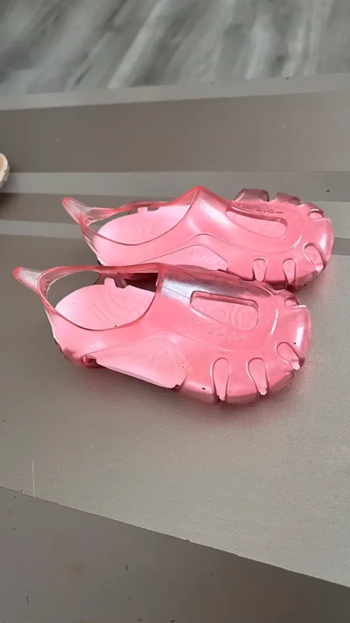 Sandales méduses en plastique p.22 - photo numéro 2