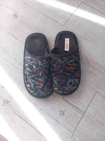 Pantoufles T37 garçon