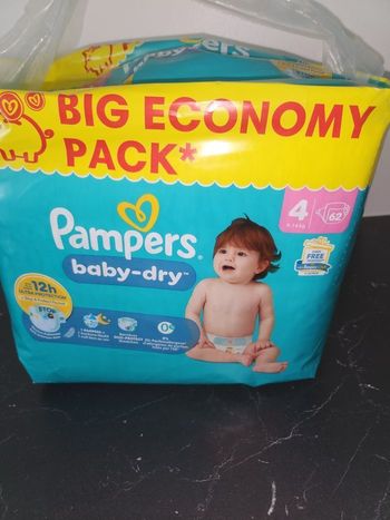 Couches pampers baby dry taille 4