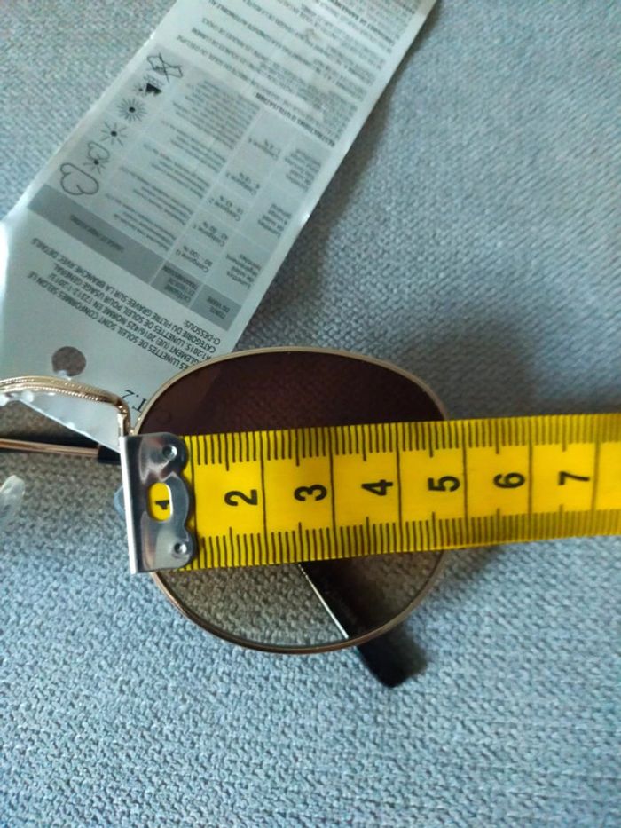 Lunettes de soleil rondes dorées – Neuves avec étiquette - photo numéro 8