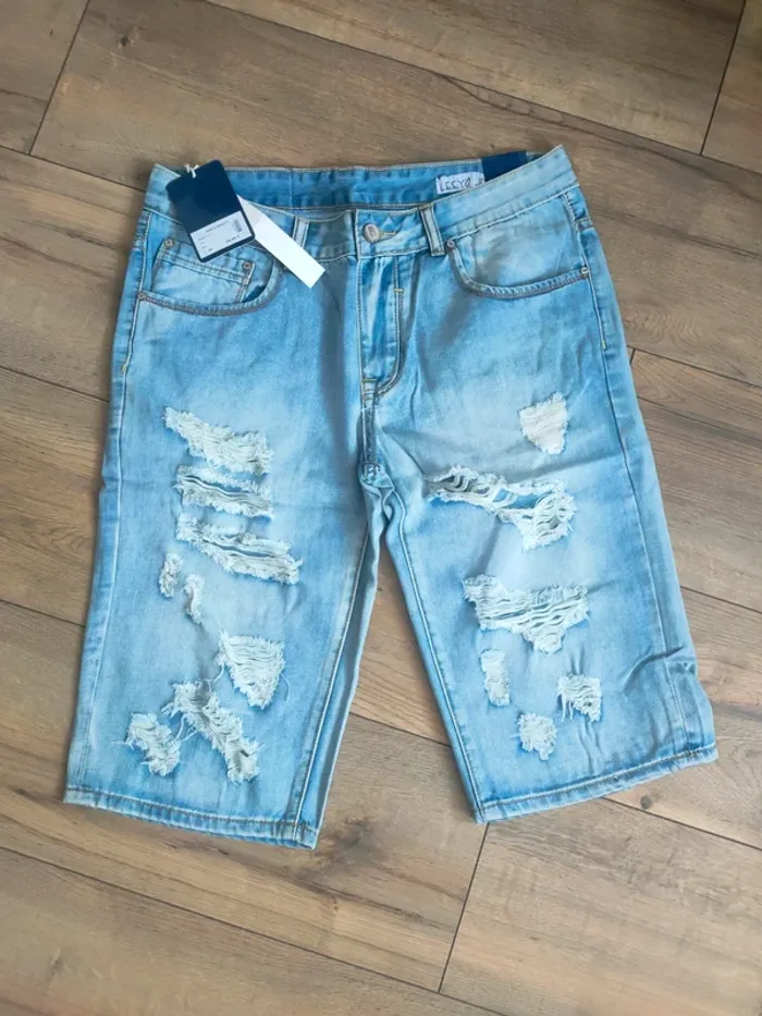 Short en jeans bleu avec trous pour homme 36US